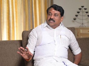 . நயினார்