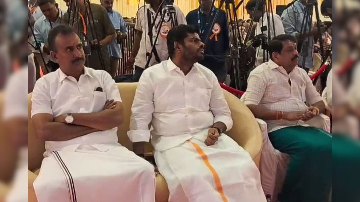 ஒரே இருக்கையில் எஸ்.பி.வேலுமணி - அண்ணாமலை..! கவனத்தை ஈர்த்த நிகழ்வு - News18 தமிழ்