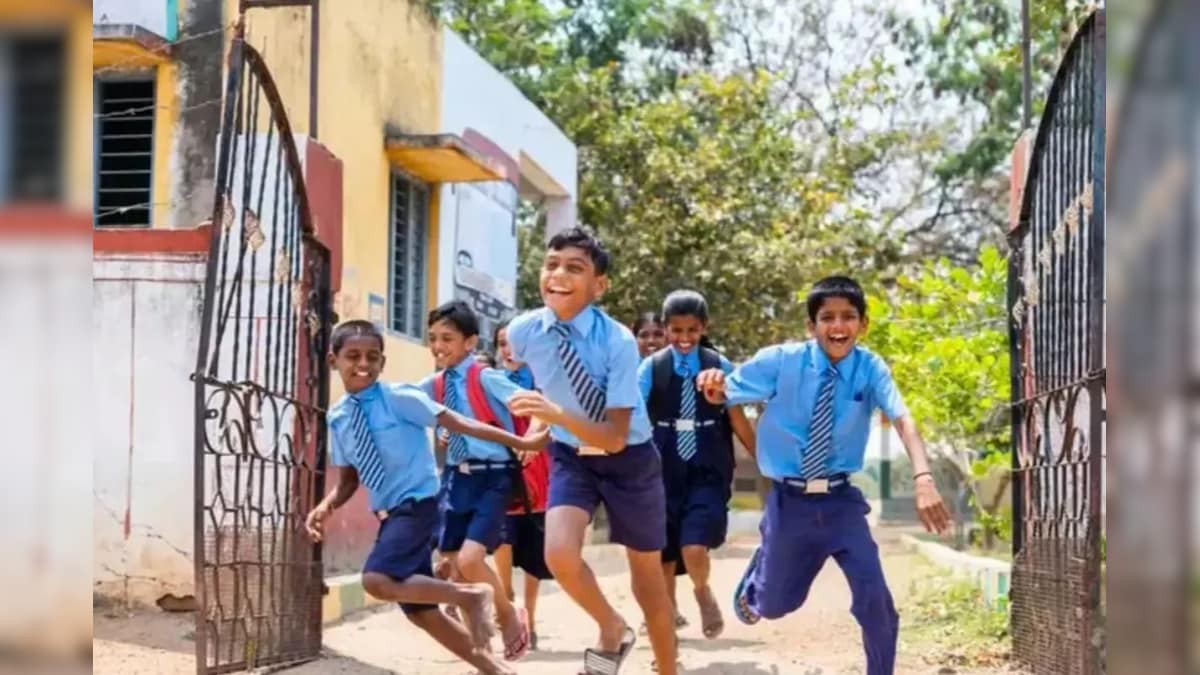 பள்ளி மாணவர்களுக்கு காத்திருக்கும் சர்பிரைஸ்.... அடியோடு மாறும் பள்ளிப் பாடத்திட்டம்... அமைச்சர் முக்கிய அறிவிப்பு | கல்வி - News18 தமிழ்