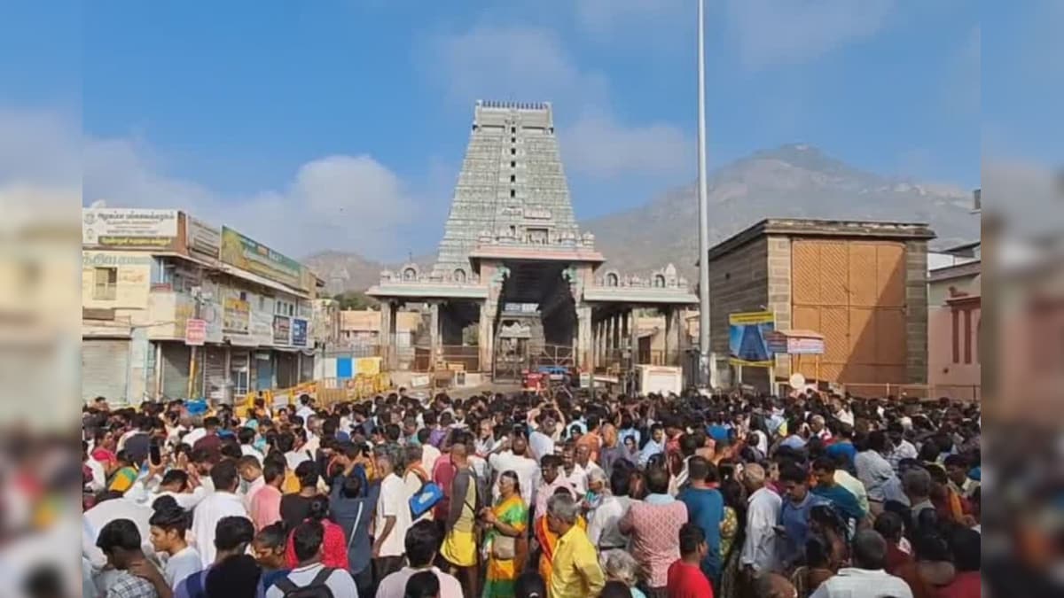 திருவண்ணாமலை ரயில் நிலையத்தில் அலைமோதும் பக்தர்கள் கூட்டம்.. ரயில் ஏறும் போது தள்ளுமுள்ளு! - News18 தமிழ்