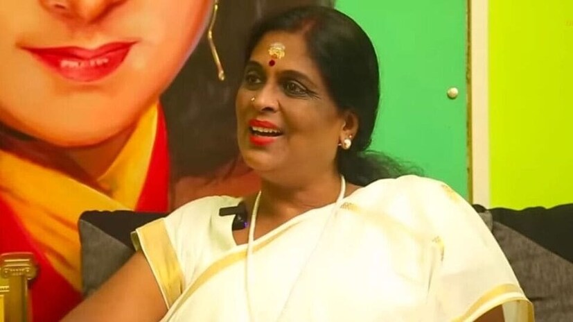  தமிழ் சினிமாவில் தன்னைப் புறக்கணித்துவிட்டதாக தெரிவித்துள்ள அவர், தற்போது ஆந்திர முதல்வர் சந்திரபாபு நாயுடு மற்றும் துணை முதல்வர் பவன் கல்யாணிடம் உதவி கேட்டு வீடியோ வெளியிட்டுள்ளார். தன்னைக் கவனிக்க யாரும் இல்லாத நிலையில் மாத ஓய்வூதியம் கிடைக்க வழி செய்ய வேண்டும் எனவும் அந்த வீடியோவில் கோரிக்கை விடுத்திருக்கிறார்.