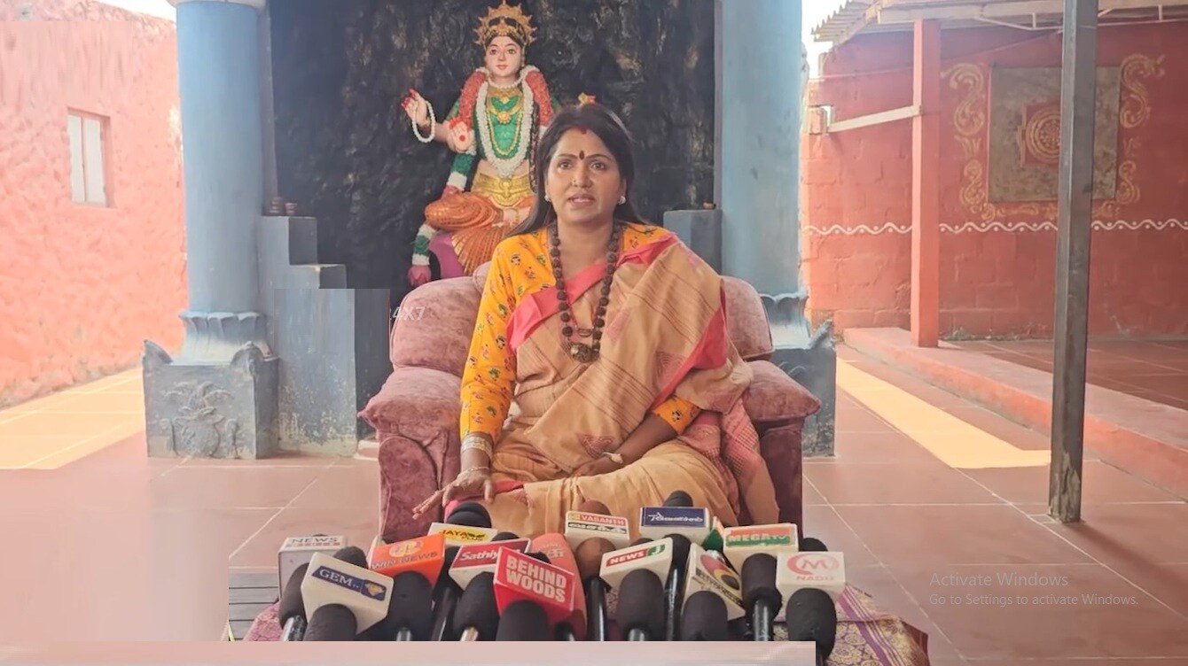 பாய்ஸ்' பட நடிகை புவனேஸ்வரி நினைவிருக்கா? இப்போது என்ன செய்கிறார் தெரியுமா?