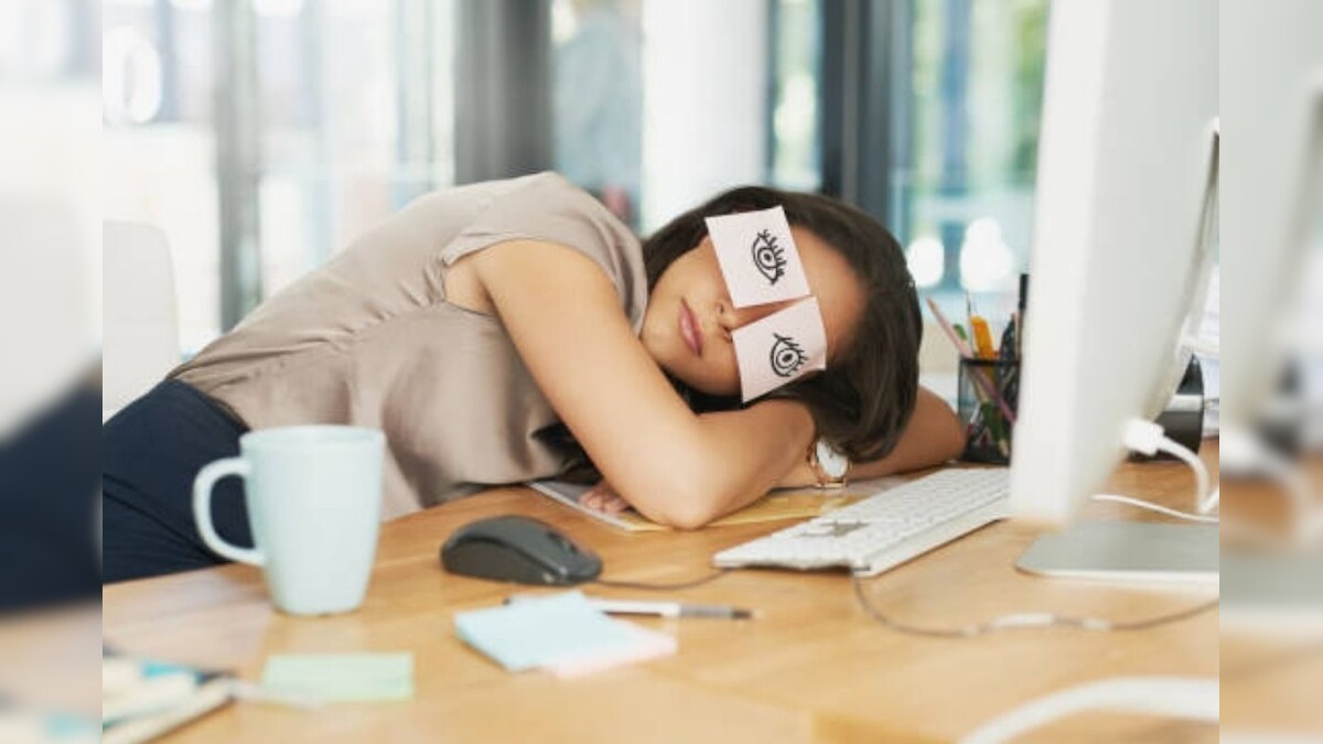 அலுவலக வேலை நேரத்தில் குட்டி தூக்கம் ரொம்ம அவசியம்.. ஏன் தெரியுமா..? மருத்துவரின் விளக்கம்..! - News18 தமிழ்