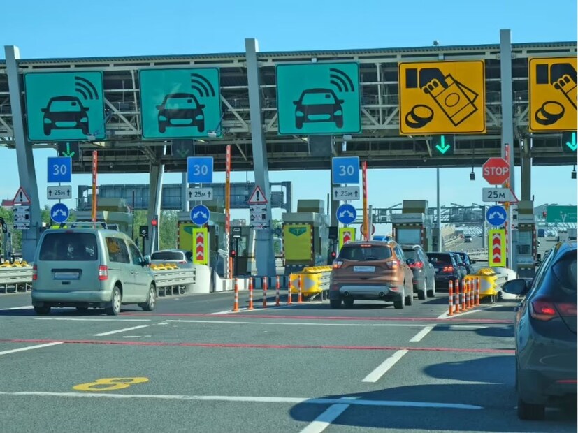  நாடு முழுவதும் உள்ள தேசிய நெடுஞ்சாலைகளில் செல்லும் வாகனங்களுக்கு, கிலோ மீட்டருக்கு ஏற்ப சுங்கக்கட்டணம் வசூலிக்கப்படுகிறது. இதனால், சுங்கச்சாவடிகளில் போக்குவரத்து நெரிசல் ஏற்படுவதை தடுக்க, ரொக்கங்களில் வசூலிக்கப்பட்டு வந்த கட்டணம், Fastag முறைக்கு மாற்றப்பட்டது.