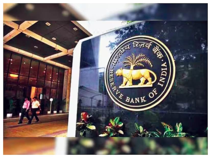  ரிசர்வ் வங்கியின் விவரங்களின்படி, இந்திய ரூபாய் நோட்டுகளில் யாருடைய படத்தை அச்சிட வேண்டும் என்பதற்கான பல பெயர்கள் பரிசீலிக்கப்பட்டன. அதன்படி, ரவீந்திரநாத் தாகூர், அன்னை தெரசா, அபுல் கலாம் ஆசாத் போன்ற சிறந்த மனிதர்களின் பெயர்கள் முக்கியமாக பரிசீலிக்கப்பட்டன. ஆனால் இறுதியில், மகாத்மா காந்தியின் பெயர் ஒருமனதாக ஏற்றுக்கொள்ளப்பட்டது.