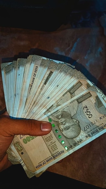 உதாரணமாக, நீங்கள் மாதத்திற்கு ரூ.1,000 டெபாசிட் செய்தால், ஆண்டுக்கு ரூ.12,000, 15 ஆண்டுகளில் மொத்த முதலீடு ரூ.1,80,000 மற்றும் வட்டியாகப் பெறப்பட்ட தொகை ரூ.3,74,206 ஆகும். 21 வயதில் பெறப்பட்ட மொத்தத் தொகை ரூ.5,54,206 ஆக இருக்கும். உதாரணமாக, நீங்கள் மாதத்திற்கு ரூ.1,000 டெபாசிட் செய்தால், ஆண்டுக்கு ரூ.12,000, 15 ஆண்டுகளில் மொத்த முதலீடு ரூ.1,80,000 மற்றும் வட்டியாகப் பெறப்பட்ட தொகை ரூ.3,74,206 ஆகும். 21 வயதில் பெறப்பட்ட மொத்தத் தொகை ரூ.5,54,206 ஆக இருக்கும்.