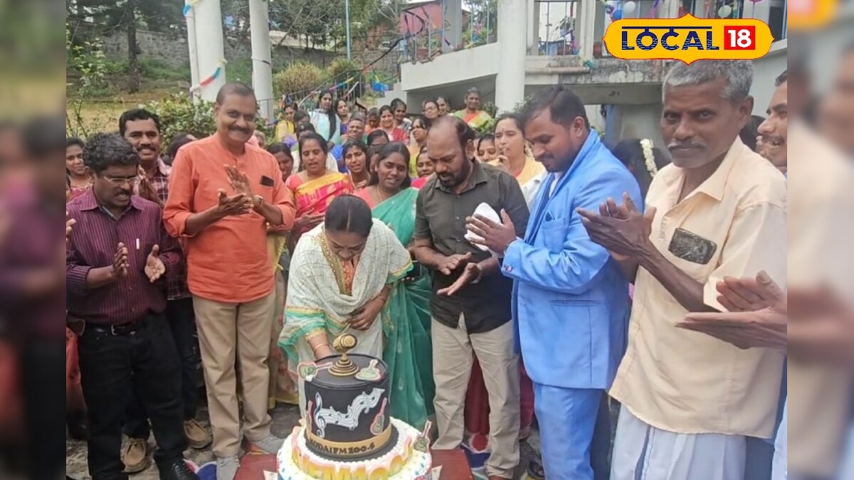 அகில இந்திய வானொலிக்கு கேக் வெட்டி கொண்டாடிய ரசிகர்கள் - பழைய பாடல்கள் பாடி உற்சாகம்... - News18 தமிழ்