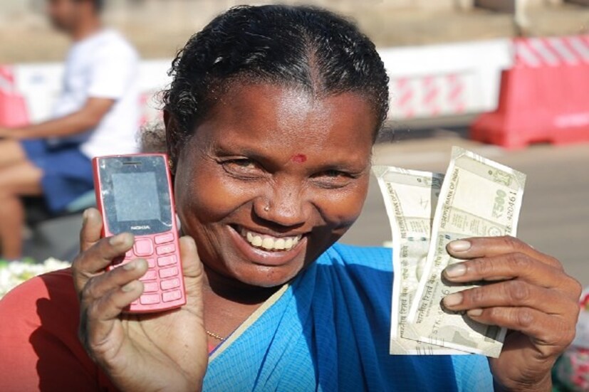  தமிழ்நாடு சட்டமன்றத் தேர்தல் பிரசாரத்தின் போது தவெக தலைவர் விஜய், குடும்பத் தலைவிகளுக்கு மாதந்தோறும் 2 ஆயிரத்து 500 ரூபாய், வேலையில்லா பட்டதாரிகளுக்கு மாதம் ரூ.4 ஆயிரம், மகளிருக்கு மாநிலம் முழுவதும் கட்டணமில்லா பேருந்து சேவை உள்ளிட்ட பல்வேறு வாக்குறுதிகளை வெளியிட்டார்.