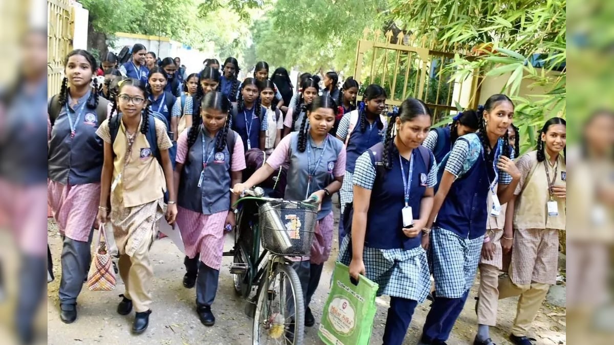 School Leave : மாணவர்களுக்கு ஹேப்பி நியூஸ்.. தொடர்ந்து 3 நாட்கள் பள்ளிகளுக்கு விடுமுறை.. வெளியான அறிவிப்பு! | தமிழ்நாடு - News18 தமிழ்
