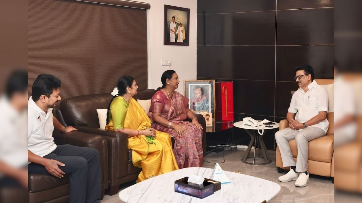 முதல்வர் ஸ்டாலினை நேரில் சந்தித்த பிரேமலதா விஜயகாந்த்... என்ன காரணம்? - News18 தமிழ்