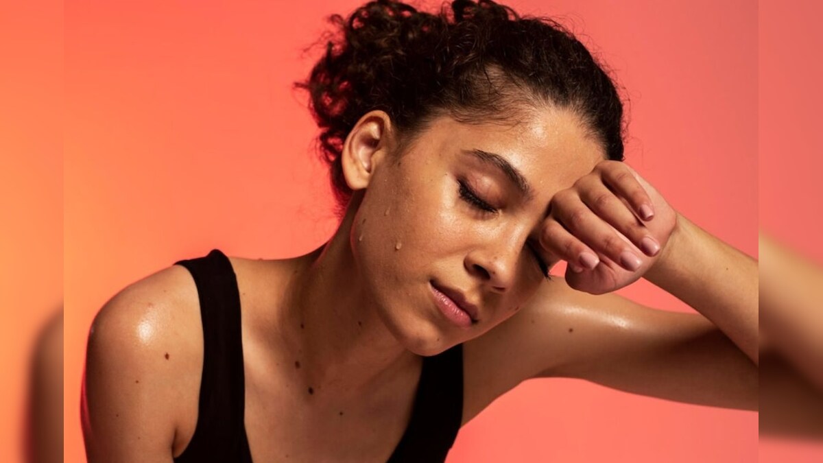 ஏன் சிலருக்கு அதிகமாகவும், சிலருக்கு குறைவாகவும் வியர்க்கிறது..? - நிபுணர் விளக்கம்..! - News18 தமிழ்