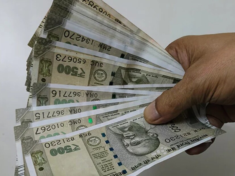 உதாரணமாக, நீங்கள் ஒவ்வொரு மாதமும் ரூ.5,000 முதலீடு செய்தால், 15 ஆண்டுகளில் மொத்தம் ரூ.9,00,000 முதலீடு செய்திருப்பீர்கள். அதுவே வட்டியுடன் உங்கள் கணக்கில் ரூ.16,27,284 வைப்புத்தொகை இருக்கும். 15 ஆண்டுகளுக்குப் பிறகு, இந்த ரூ.16.27 லட்சத்திற்கான வட்டி உங்களுக்கு ஓய்வூதிய வடிவில் மாதத்திற்கு ரூ.9,628 கிடைக்கும்.