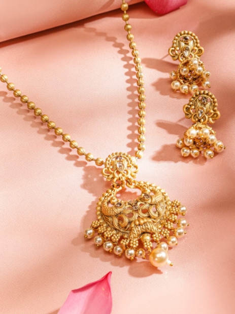  கோயலின் கூற்றுப்படி, தங்கத்தின் விலை அவுன்ஸ் ஒன்றுக்கு $2,600 முதல் 2,700ஆக குறையக்கூடும். இதனால் தங்கம் மீண்டும் ஒரு நல்ல முதலீடாக இருக்கலாம். ஆனால், தற்போது அவற்றின் விலைகள் உச்சத்தில் உள்ளது என்று அவர் கூறினார்.