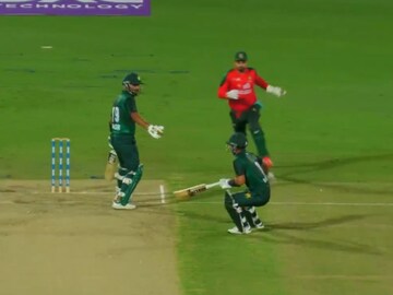 ரன் அவுட்டின்போது..