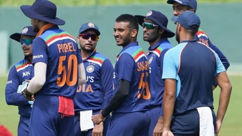  அணியில் இடம்பெற்றுள்ள வீரர்கள் பின்வருமாறு- சூர்ய குமார் யாதவ் (கேப்டன்), ஷுப்மன் கில் (துணை கேப்டன்), அபிஷேக் சர்மா, திலக் வர்மா, ஹர்திக் பாண்ட்யா, சிவம் துபே, அக்சர் படேல், ஜிதேஷ் சர்மா (விக்கெட் கீப்பர்), ஜஸ்பிரித் பும்ரா, அர்ஷ்தீப் சிங், வருண் சக்கரவர்த்தி, குல்தீப் யாதவ், சஞ்சு சாம்சன் (விக்கெட் கீப்பர்), ஹர்ஷித் ரானா.