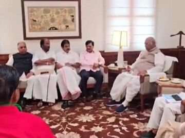 இந்தியா கூட்டணி கட்சியினர்