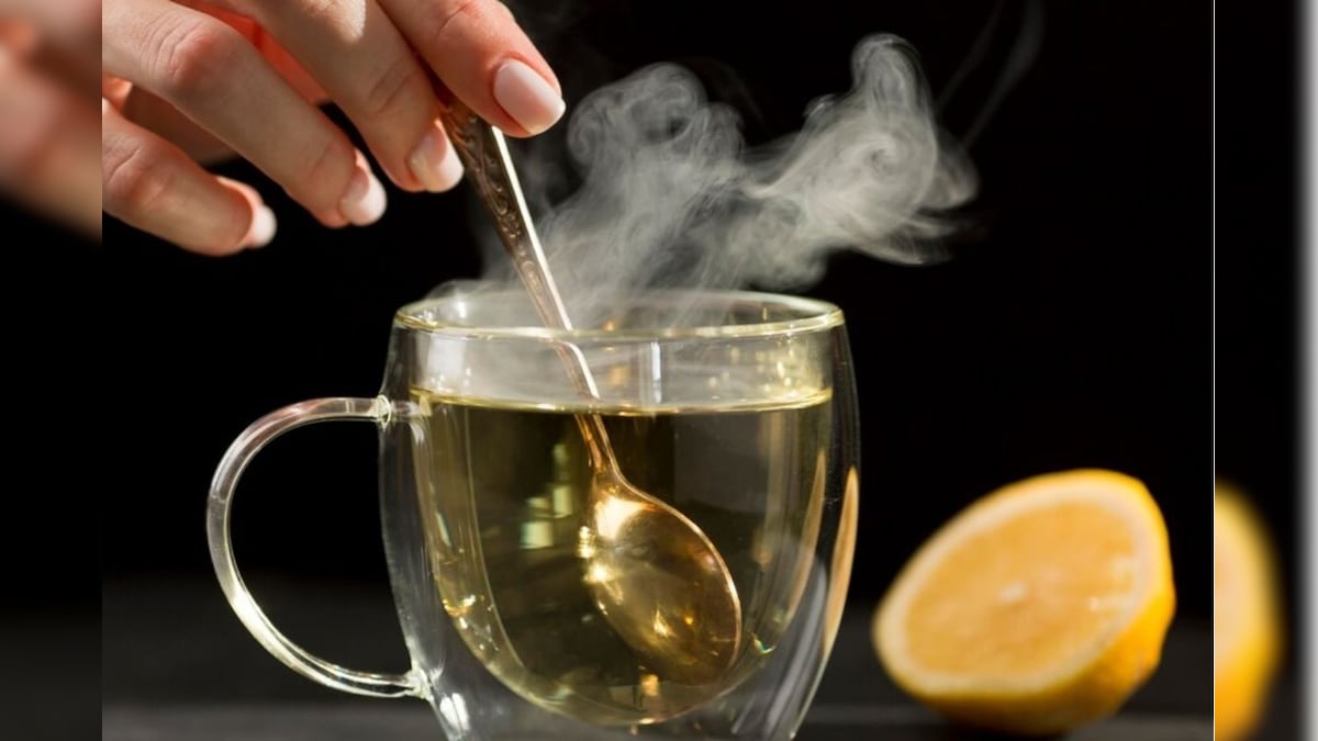 குளிர்காலத்தில் வெதுவெதுப்பான எலுமிச்சை நீர்.. நன்மைகளும்.. பக்கவிளைவுகளும்.. | லைஃப்ஸ்டைல் - News18 தமிழ்