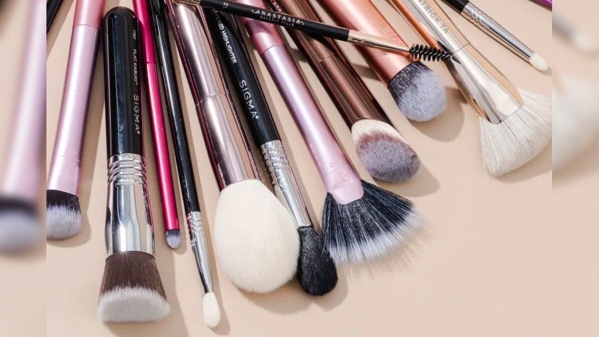 மேக்கப் பிரஷ்களை கழுவும் பழக்கம் உங்களுக்கு இருக்கா..? அத எப்போ செய்யணும்னு தெரிஞ்சுக்கோங்க..! | லைஃப்ஸ்டைல் - News18 தமிழ்