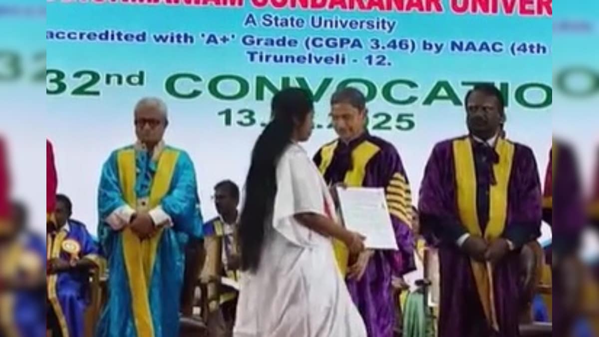 ஆளுநரிடம் மாணவி பட்டம் வாங்க மறுத்த விவகாரம் : உயர்நீதிமன்ற மதுரைக் கிளை பரபரப்பு கருத்து | தமிழ்நாடு - News18 தமிழ்