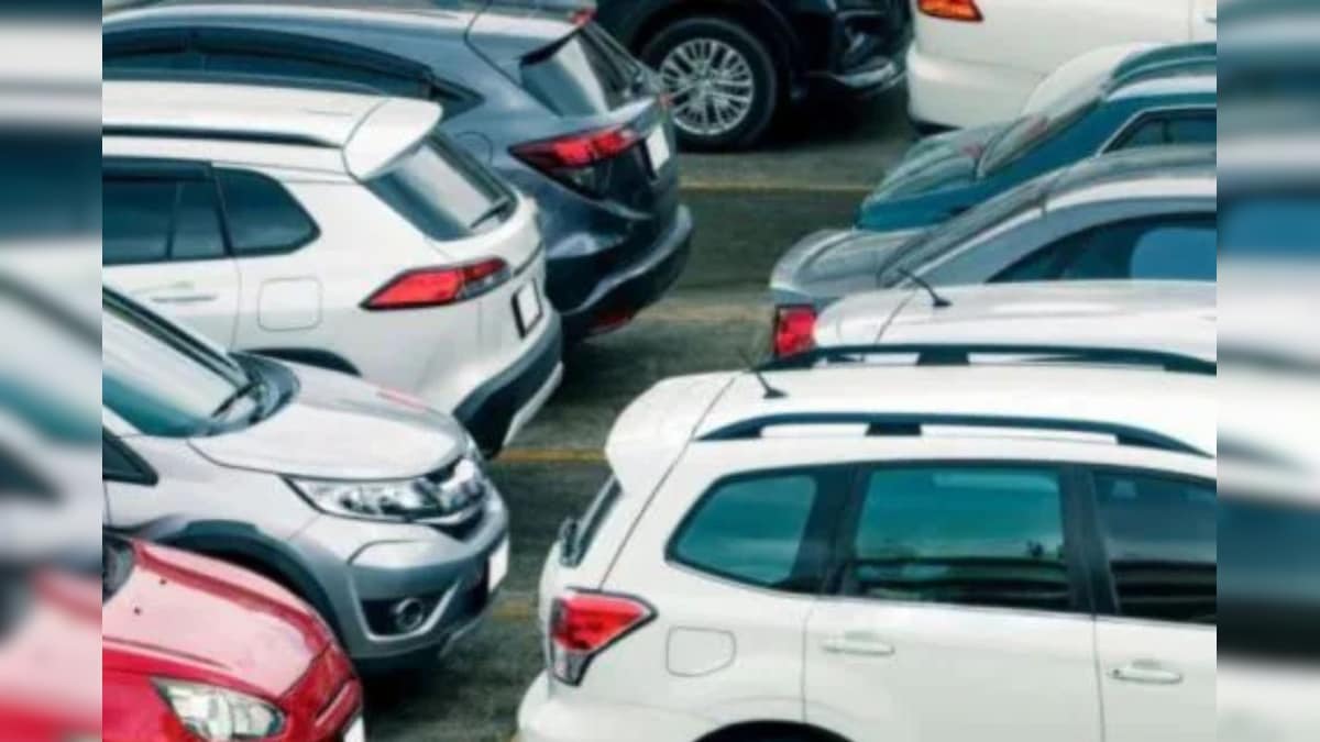 GST | ஜிஎஸ்டி மாற்றம் அமலுக்கு வரும் முன்பே.. சலுகை விலையில் கார் விற்பனை? - நிறுவனங்கள் அதிரடி! | வணிகம் - News18 தமிழ்