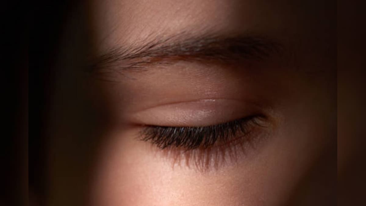 கருப்பு இல்லை.. கண்களை மூடும்போது நமக்கு தெரியும் நிறம் என்ன? 99% பேருக்கு தெரியாது! | ட்ரெண்டிங் - News18 தமிழ்