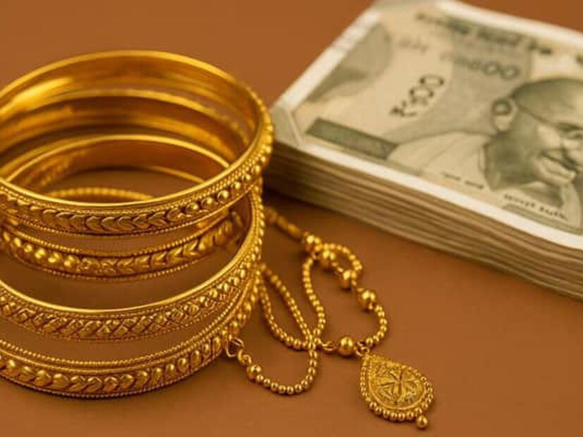 தமிழகத்தில் உள்ள கோடிக்கணக்கான ஏழை, எளிய மற்றும் நடுத்தர மக்களுக்கு ஒரு நல்ல செய்தி வந்துள்ளது. கூட்டுறவு வங்கிகளில் நகை கடன் பிரிவில் ஒரு கிராம் தங்கத்திற்கு வழங்கப்படும் கடன் தொகை ரூ.7,000ஆக உயர்த்தப்பட்டு உள்ளது.