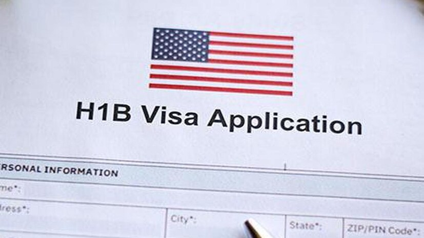  பணியின் தன்மை, உயர் சிறப்பு அறிவு தேவைப்படும் ஒரு "சிறப்புத் தொழில்" பணியாக இருக்க வேண்டும். பெரும்பாலும் STEM என்று அழைக்கப்படும் அறிவியல், தொழில்நுட்பம், பொறியியல், கணிதம் போன்ற துறைகளில் இருக்கும். H-1B விசா விண்ணப்பதாரர் அமெரிக்கப் பல்கலைக்கழகம் ஒன்றில் இளங்கலை பட்டம் அல்லது அதற்கு சமமான வெளிநாட்டுப் பட்டம் பெற்றிருக்க வேண்டும்.