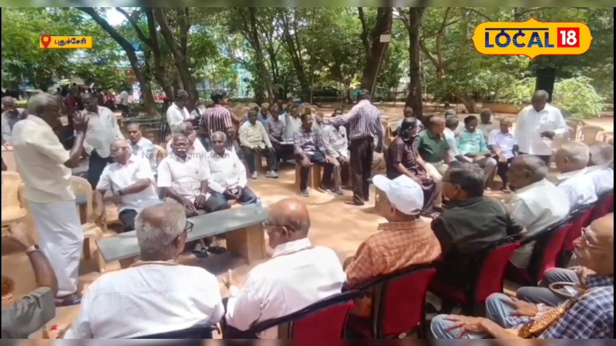 50 ஆண்டுகளுக்கு பிறகு கட்டித்தழுவி நினைவுகளை பகிர்ந்த முன்னாள் மாணவர்கள்..! | புதுச்சேரி - News18 தமிழ்