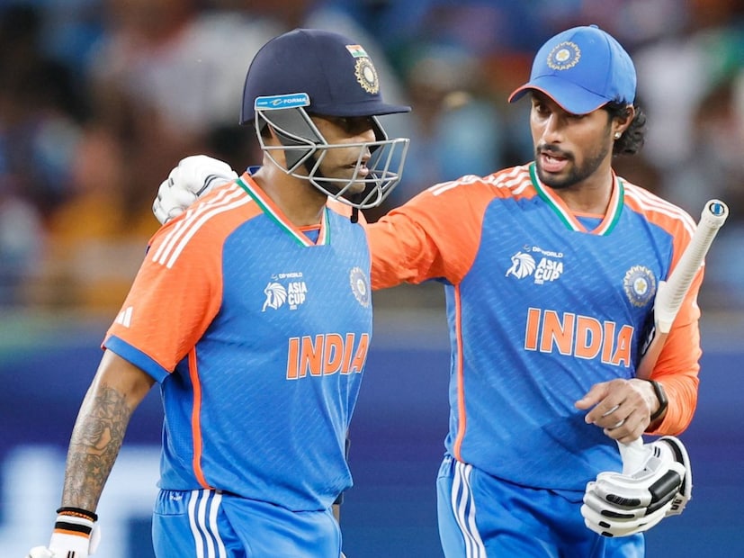 இதற்கிடையே, இறுதிப்போட்டிக்குள் நுழையும் முன்னதாகவே இந்திய அணி கேப்டன் சூர்யகுமார் யாதவுக்கு பாகிஸ்தான் பௌலர் சவால் விடுத்துள்ளார். குரூப் 4-ல் பாகிஸ்தானை வென்ற பிறகு பேசிய இந்திய கேப்டன் சூர்யகுமார் யாதவ், 'பாகிஸ்தான் அணி இந்திய அணிக்கான எதிரி அணி என குறிப்பிட வேண்டாம்' என கேலி செய்தார். அதாவது, இரு அணிகளும் சமமான வெற்றிகளை பெற்றிருந்தால் அப்படி குறிப்பிடலாம் என்றும், ஆனால், இந்திய அணி பாகிஸ்தானை 10 முறைக்கு மேல் தோற்கடித்துள்ளதாகவும் அதற்கு விளக்கமாக சூர்யகுமார் யாதவ் தெரிவித்தார்.  இதற்கிடையே, இறுதிப்போட்டிக்குள் நுழையும் முன்னதாகவே இந்திய அணி கேப்டன் சூர்யகுமார் யாதவுக்கு பாகிஸ்தான் பௌலர் சவால் விடுத்துள்ளார். குரூப் 4-ல் பாகிஸ்தானை வென்ற பிறகு பேசிய இந்திய கேப்டன் சூர்யகுமார் யாதவ், 'பாகிஸ்தான் அணி இந்திய அணிக்கான எதிரி அணி என குறிப்பிட வேண்டாம்' என கேலி செய்தார். அதாவது, இரு அணிகளும் சமமான வெற்றிகளை பெற்றிருந்தால் அப்படி குறிப்பிடலாம் என்றும், ஆனால், இந்திய அணி பாகிஸ்தானை 10 முறைக்கு மேல் தோற்கடித்துள்ளதாகவும் அதற்கு விளக்கமாக சூர்யகுமார் யாதவ் தெரிவித்தார்.