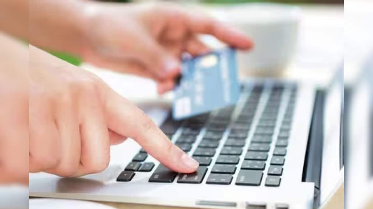 ஒரு கிரெடிட் கார்டு பில்லை செலுத்த இன்னொரு கிரெடிட் கார்டை பயன்படுத்த முடியுமா? கட்டாயம் தெரிந்து கொள்ள வேண்டியவை | வணிகம் - News18 தமிழ்