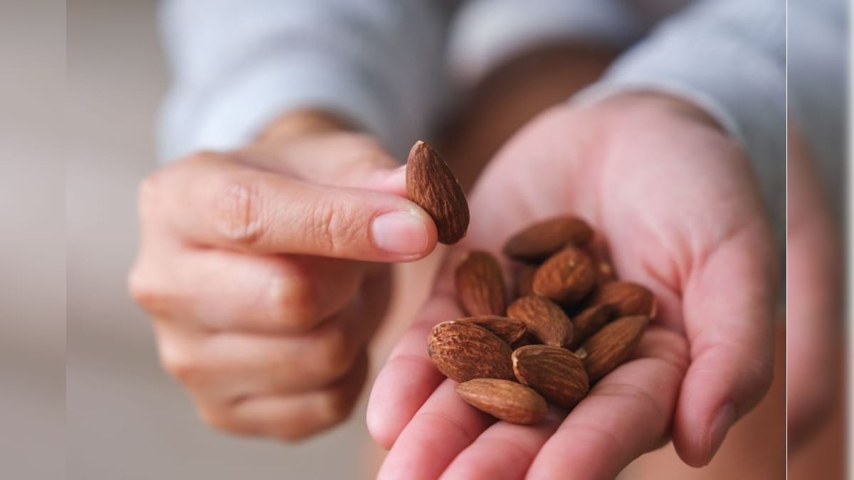 தினமும் பாதாம் சாப்பிடுவது நல்லதா..? ஆரோக்கிய நன்மைகள் என்ன..? | லைஃப்ஸ்டைல் - News18 தமிழ்