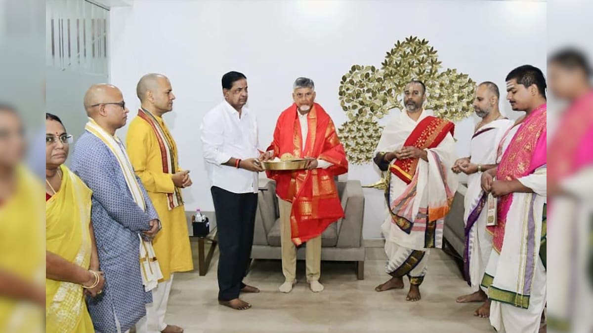 ஏழுமலையானுக்கு அரசு சார்பில் பட்டு வஸ்திரம்.. முதல்வர் சந்திரபாபு நாயுடுவுக்கு நேரில் அழைப்பு! | ஆன்மிகம் - News18 தமிழ்