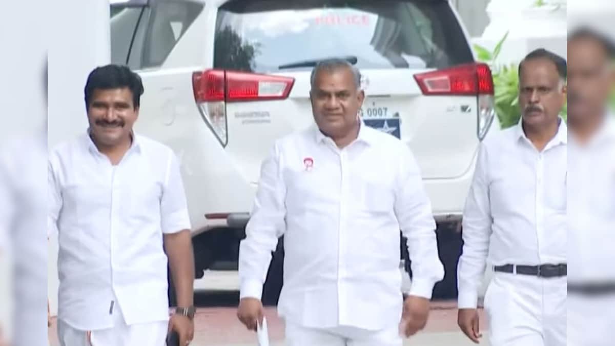 “நீதிமன்றக் கட்டுப்பாடுகளுக்குக் கட்டுப்படுகிறோம்..” முன்ஜாமீன் கோரி தவெக ஆனந்த் நீதிமன்றத்தில் மனு | தமிழ்நாடு - News18 தமிழ்