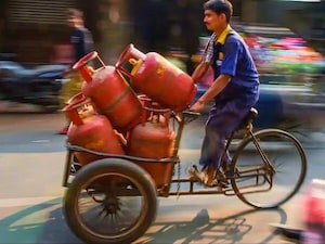 Gas Cylinder Prices Uncover Rs 10.50 Drop in Chennai; Traders Cheer Commercial Rate Cut