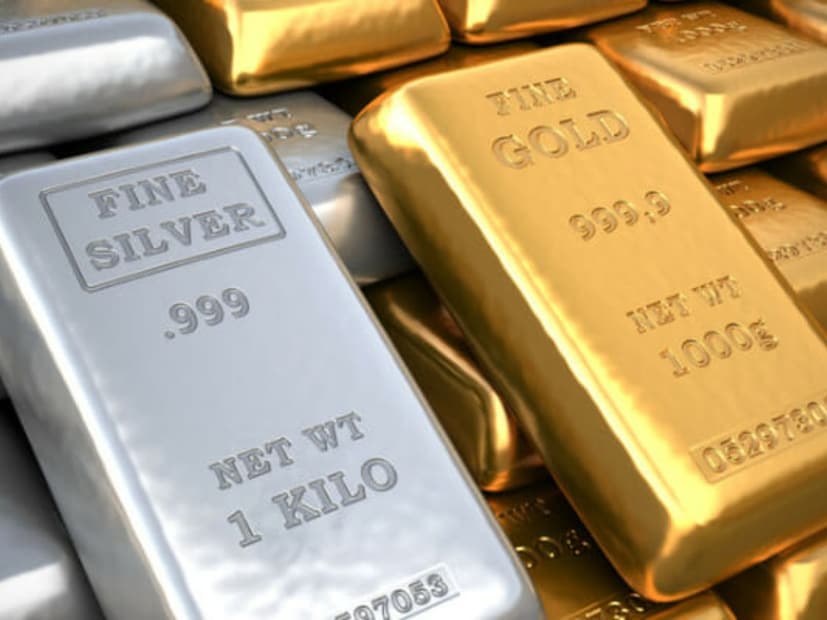 இந்தாண்டு தொடக்கம் முதலே தங்கம் மற்றும் வெள்ளி விலைகள் உச்சத்தை எட்டி வருகின்றன. இதனால் நடுத்தர மக்கள் பாதிக்கப்பட்டுள்ளனர். இந்த நிலையில், மக்கள் தங்கத்திற்கு ஈடாக வெள்ளியிலும் முதலீடு செய்யத் தொடங்கி உள்ளனர். மேலும், தங்கம், பங்குகள், பத்திரங்கள் போன்ற பல சொத்து வகைகளையும் வெள்ளி விஞ்சியுள்ளது.
