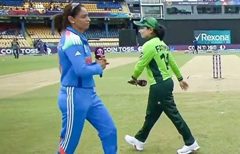 அரை சதம் கடந்த அவர், 81 ரன்களில் ஆட்டமிழந்த நிலையில், மற்ற வீராங்கனைகள் நிலைத்து நிற்கவில்லை. இதனால், பாகிஸ்தான் அணி 43 ஓவரில் 159 ரன்களுக்கு அனைத்து விக்கெட்களையும் பறிகொடுத்ததால், 88 ரன்கள் வித்தியாசத்தில் இந்திய மகளிர் அணி வெற்றி பெற்றது. இந்தியா தரப்பில் கிராந்தி கவுட், தீப்தி சர்மா தலா 3 விக்கெட்களும், ஸ்நே ரானா 2 விக்கெட்களும் கைப்பற்றினர். அரை சதம் கடந்த அவர், 81 ரன்களில் ஆட்டமிழந்த நிலையில், மற்ற வீராங்கனைகள் நிலைத்து நிற்கவில்லை. இதனால், பாகிஸ்தான் அணி 43 ஓவரில் 159 ரன்களுக்கு அனைத்து விக்கெட்களையும் பறிகொடுத்ததால், 88 ரன்கள் வித்தியாசத்தில் இந்திய மகளிர் அணி வெற்றி பெற்றது. இந்தியா தரப்பில் கிராந்தி கவுட், தீப்தி சர்மா தலா 3 விக்கெட்களும், ஸ்நே ரானா 2 விக்கெட்களும் கைப்பற்றினர்.