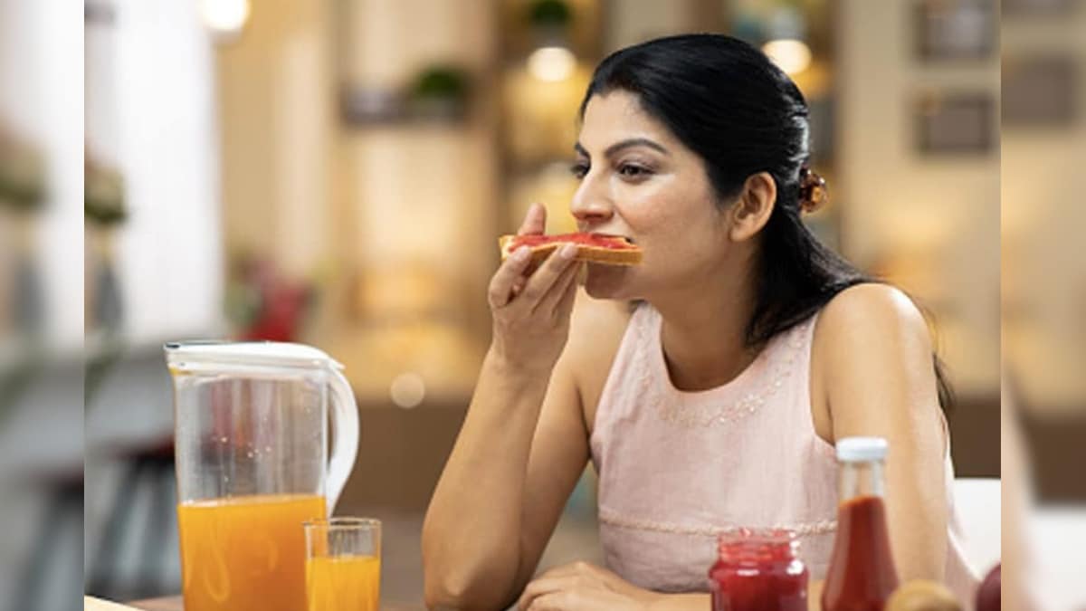 இந்த 8 உணவுகளை வெறும் வயிற்றில் சாப்பிடவே கூடாது.. மிகவும் ஆபத்தானது! | லைஃப்ஸ்டைல் - News18 தமிழ்