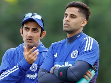 பயிற்சியாளர் கவுதம் காம்பீர் - கேப்டன் சூர்ய குமார் யாதவ்