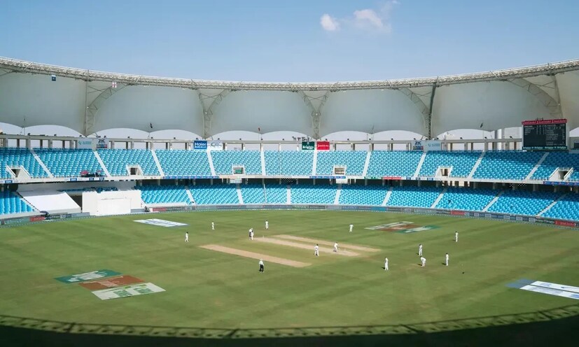 ஒரு முக்கியப் போட்டிக்காகப் பிட்ச் தயார் செய்யப் பல நாட்கள் ஆகும். இந்தப் பிட்ச், விளையாடத் தகுந்த நிலையில் இருக்கிறதா எனப் போட்டி அதிகாரிகள் ஆய்வு செய்வார்கள். எனவே, போட்டி தொடங்குவதற்கு முன், பிரதான பிட்ச்சில் வீரர்கள் பயிற்சி செய்ய அனுமதிக்கப்படுவதில்லை. ஏனெனில், பயிற்சியின்போது பிட்ச்சில் சேதம் ஏற்பட வாய்ப்புள்ளது. இதனால், போட்டிக்குத் தயார் செய்த உழைப்பும், ஆய்வுகளின் பலனும் வீணாகிவிடலாம். ஒரு முக்கியப் போட்டிக்காகப் பிட்ச் தயார் செய்யப் பல நாட்கள் ஆகும். இந்தப் பிட்ச், விளையாடத் தகுந்த நிலையில் இருக்கிறதா எனப் போட்டி அதிகாரிகள் ஆய்வு செய்வார்கள். எனவே, போட்டி தொடங்குவதற்கு முன், பிரதான பிட்ச்சில் வீரர்கள் பயிற்சி செய்ய அனுமதிக்கப்படுவதில்லை. ஏனெனில், பயிற்சியின்போது பிட்ச்சில் சேதம் ஏற்பட வாய்ப்புள்ளது. இதனால், போட்டிக்குத் தயார் செய்த உழைப்பும், ஆய்வுகளின் பலனும் வீணாகிவிடலாம்.