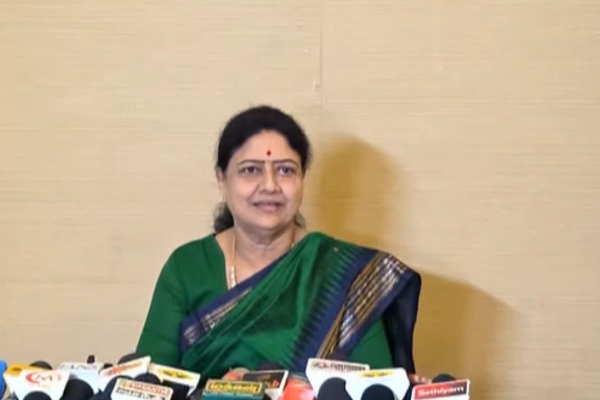 “அதிமுகவில் சர்ப்ரைஸ் நடக்கும்.. Wait and See” – சசிகலா பரபரப்பு