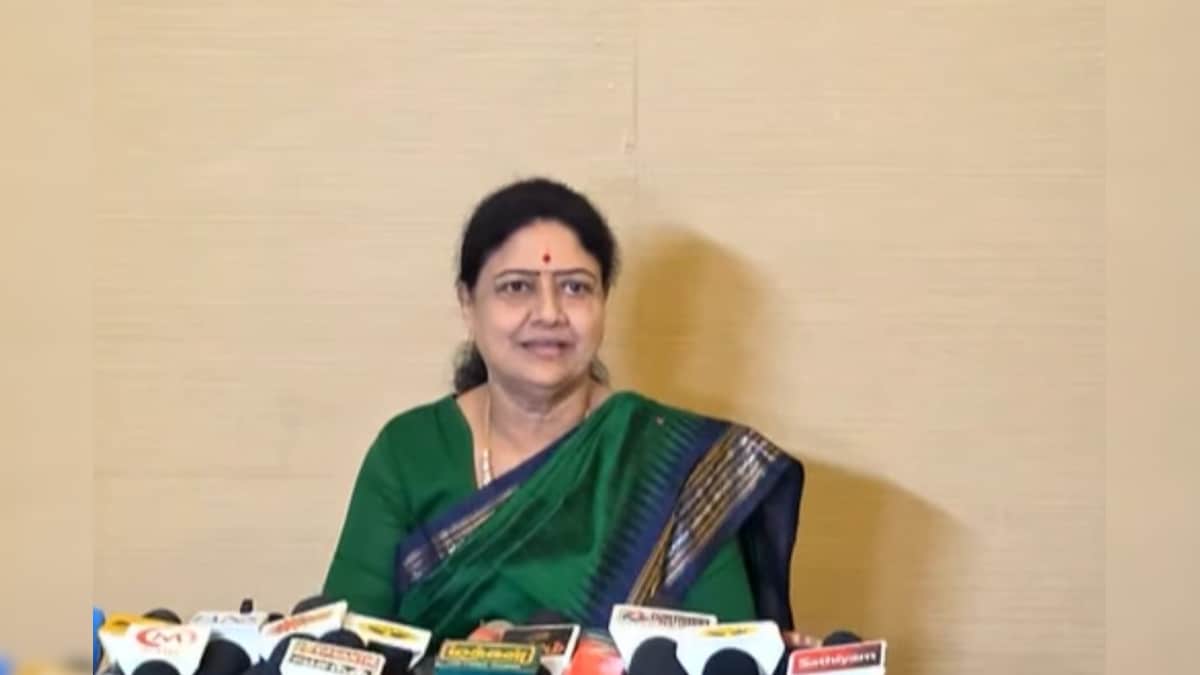 “அதிமுகவில் சர்ப்ரைஸ் நடக்கும்.. Wait and See” – சசிகலா பரபரப்பு | தமிழ்நாடு - News18 தமிழ்