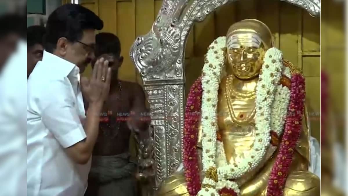 பசும்பொன் முத்துராமலிங்க தேவர் சிலைக்கு முதல்வர் ஸ்டாலின் மாலை அணிவித்து மரியாதை | தமிழ்நாடு - News18 தமிழ்