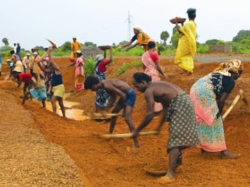 100 நாள் வேலைவாய்ப்புத் திட்டம் 100 நாள் வேலைவாய்ப்புத் திட்டம்