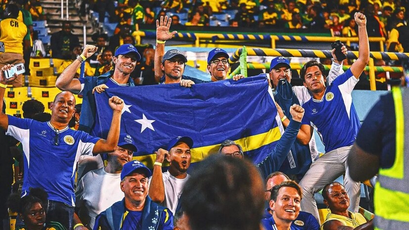  இதில், பி பிரிவில் இடம்பெற்றுள்ள கியூருசாவ், இறுதிப் போட்டியில் ஜமைக்காவுடன் மோதியது. ஏற்கெனவே இப்பிரிவில் முதல் இடத்தில் இருந்த கியூருசாவ், தான் கோல் அடிக்காவிட்டாலும் பரவாயில்லை, 2ஆவது இடத்தில் உள்ள ஜமைக்கா கோல் அடிக்காமல் பார்த்துக் கொண்டால் போதும் என்ற முனைப்புடன் விளையாடியது. இதில், இரு அணிகளும் கோல் எதுவும் எடுக்காமல் ஆட்டம் டிரா ஆனது. இதன் மூலம், உலகக்கோப்பை கால்பந்து போட்டிக்கு தகுதி பெற்ற மிகச்சிறிய நாடு என்ற பெருமையை கியூருசாவ் பெற்றுள்ளது.