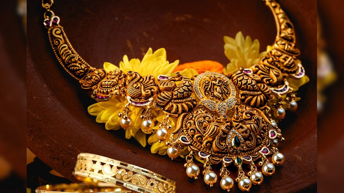 Gold Price | தலைகீழாக மாறப்போகும் தங்கம் விலை.. 2026 புத்தாண்டில் தங்கம் விலை இதுதான்.. நிபுணர் விளக்கம்! | வணிகம் - News18 தமிழ்