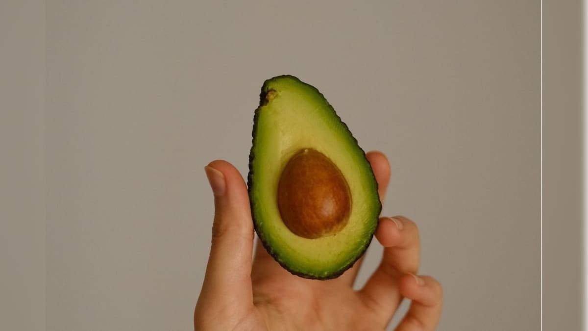 அவகேடோவை தவிர்க்க வேண்டுமா? எனில் இந்தப் பழத்தை சாப்பிடுங்கள்! | லைஃப்ஸ்டைல் - News18 தமிழ்