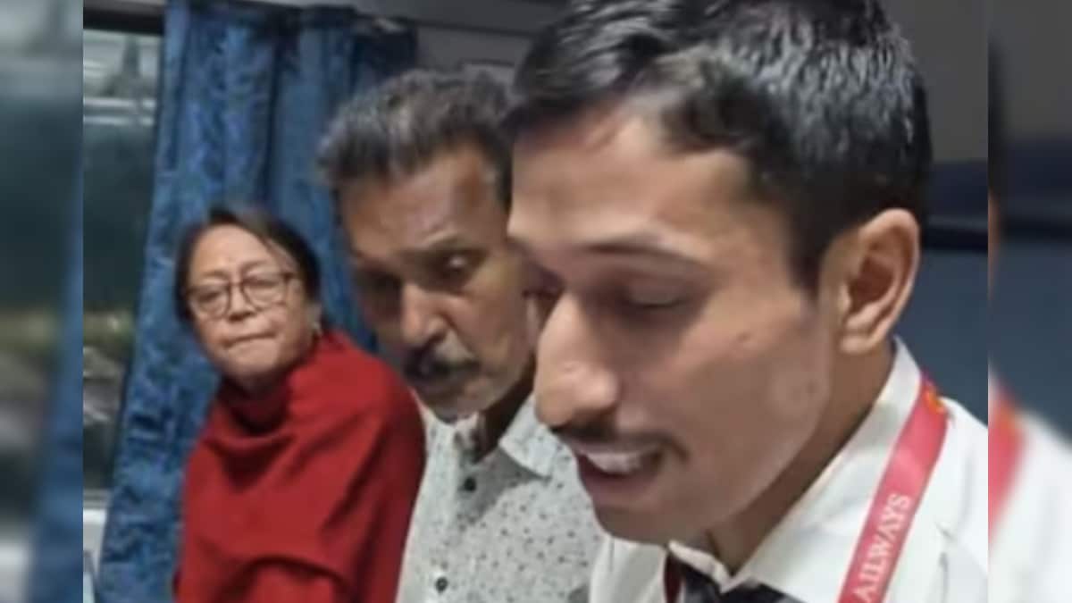 ரயிலில் மூத்த குடிமக்களுக்கு கீழ் பெர்த் ஏன் கிடைப்பதில்லை தெரியுமா...? தெளிவான விளக்கம் இதோ...! | ட்ரெண்டிங் - News18 தமிழ்