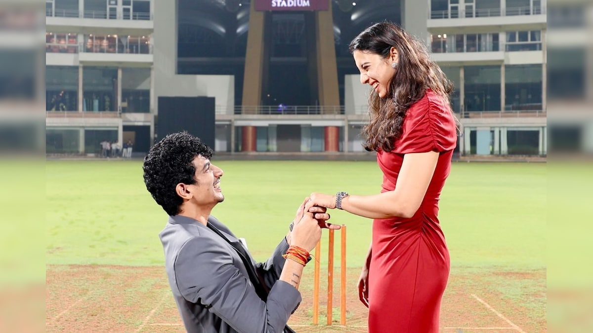 கிரிக்கெட் மைதானத்தில் வைத்து ஸ்மிருதி மந்தனாவுக்கு ப்ரொபோஸ் செய்த காதலன்.. வைரல் வீடியோ | விளையாட்டு - News18 தமிழ்