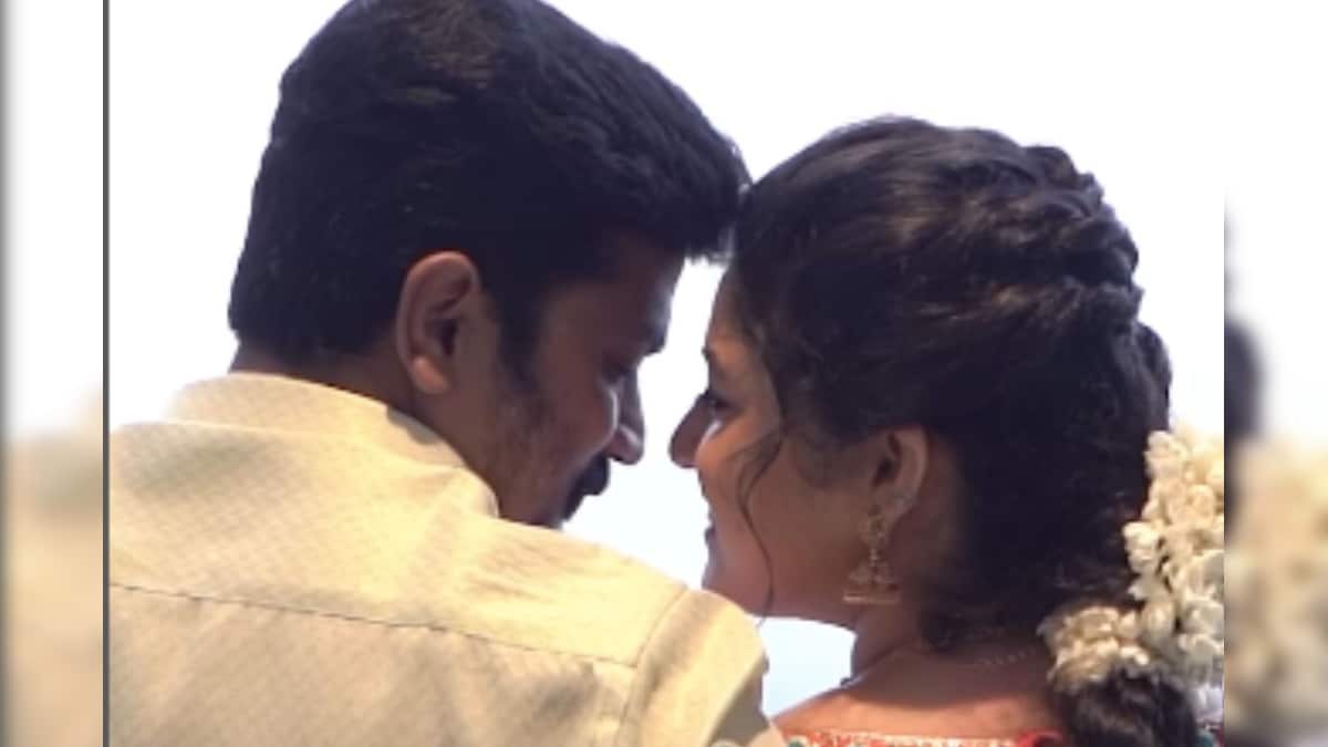 புதுவீட்டில் குடியேறிய பிரபல சின்னத்திரை ஜோடி.. இணையத்தில் வைரலாகும் வீடியோ | பொழுதுபோக்கு - News18 தமிழ்