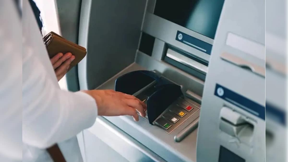 எச்சரிக்கை.. ஏடிஎம்மில் பணம் எடுக்குறீங்களா..? இப்படிலாம் கூட ஏமாத்துறாங்க! | ட்ரெண்டிங் - News18 தமிழ்